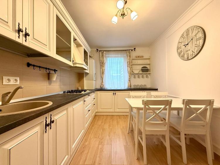 Apartament cu 3 camere, mobilat în Tractorul