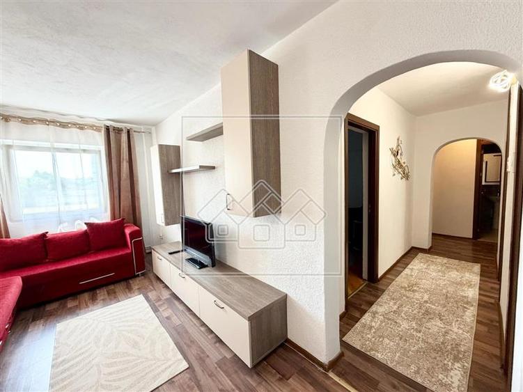 Apartament cu 4 camere decomandat în Central