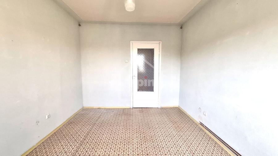 Apartament cu 4 camere decomandat în Răcădău