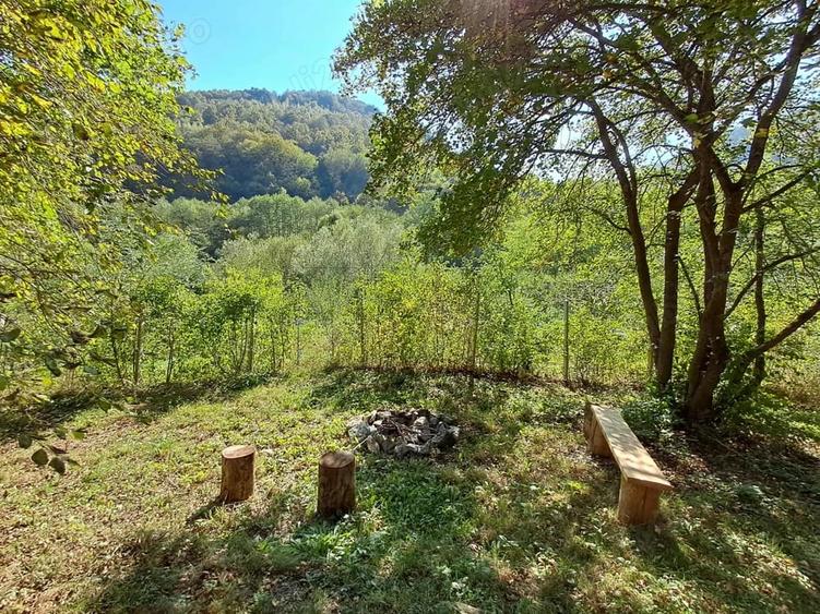 Casă cu 1 camere cu Teren 1050 Mp în Surduc