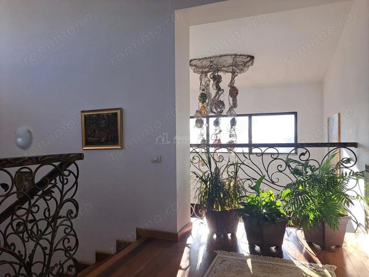 Casă cu 8 camere cu Teren 2500 Mp în Samurcași