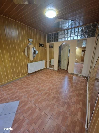 De vanzare garsoniera spatioasa,are baie, centrala termica,Pret 11500e - 2