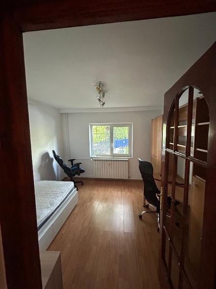 Apartament cu 3 camere decomandat, mobilat în Brâncoveanu