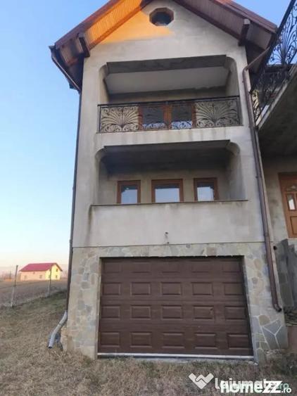 Casă cu 7 camere cu Teren 2500 Mp în Marginea