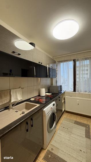 Apartament cu 3 camere semidecomandat în Centrul Civic