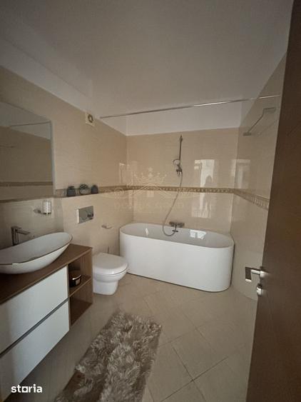 Apartament cu 6 camere decomandat în Bună Ziua