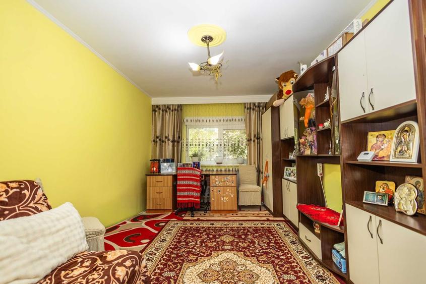 Apartament cu 2 camere decomandat în Poarta 6
