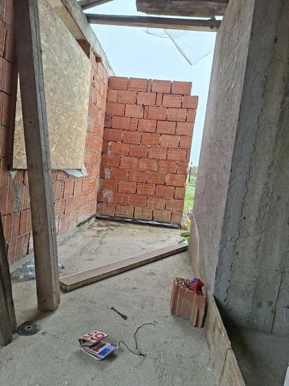 Casă cu Teren 1079 Mp în Cenad