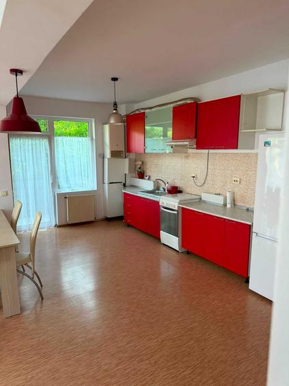 Apartament cu 3 camere decomandat în Câmpului