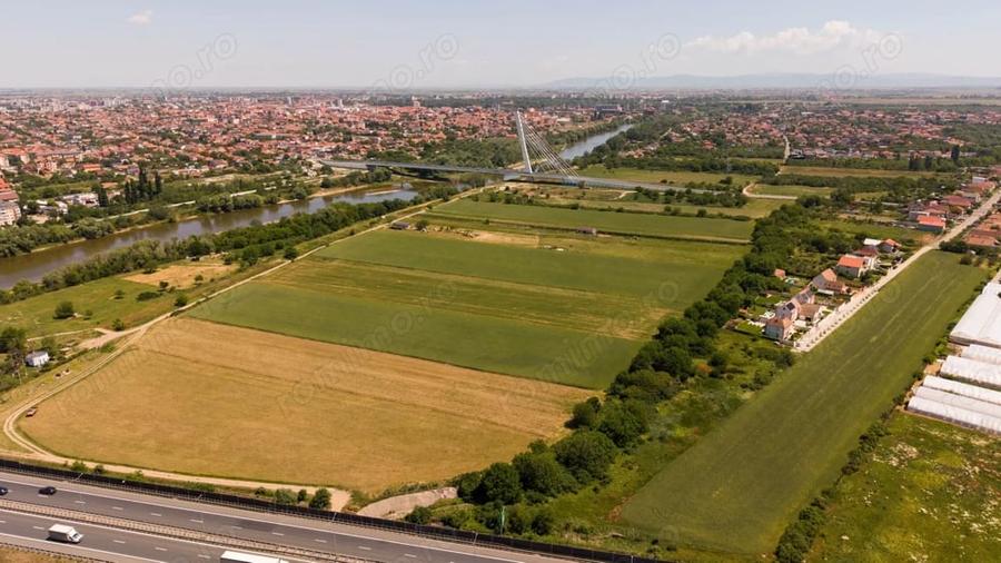 Teren de 4500 mp, în Aradul Nou