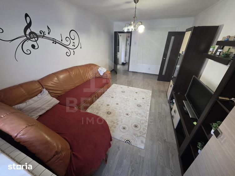 Apartament cu 2 camere semidecomandat în Craiovița Nouă