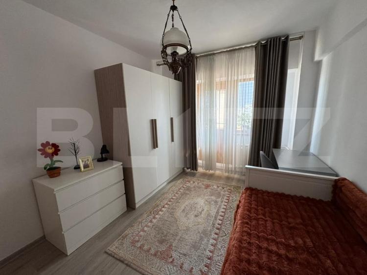 Apartament cu 4 camere decomandat, mobilat în Central
