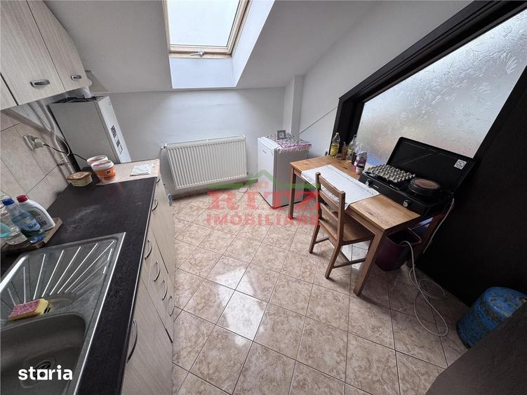 Apartament cu 3 camere semidecomandat în Central