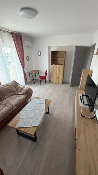 Apartament cu 2 camere decomandat în 1 Decembrie