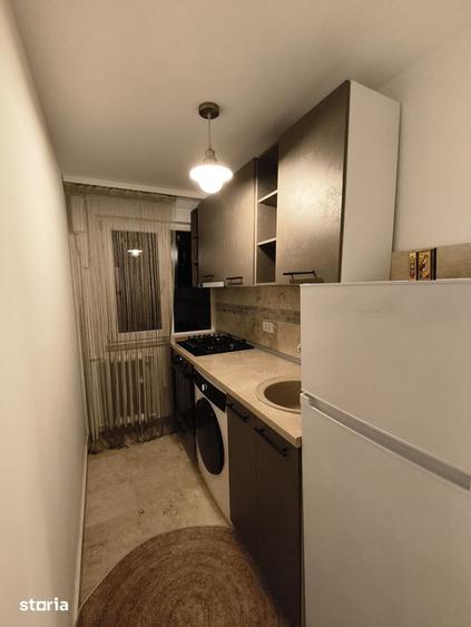 Apartament cu 3 camere semidecomandat în Casa de Cultură