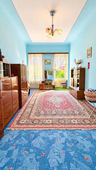 Apartament cu 3 camere semidecomandat, mobilat în Central