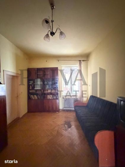 Casă cu 8 camere cu Teren 908 Mp în Steaua
