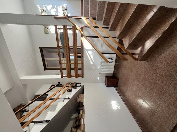 Casă cu 4 camere cu Teren 400 Mp în Semicentral