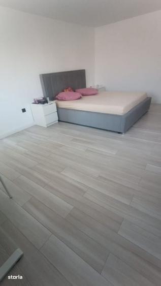 Casă cu 4 camere în Romanești