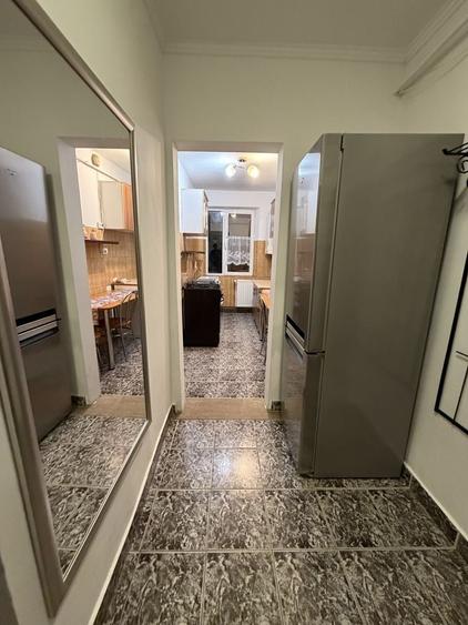 Apartament cu 3 camere semidecomandat în Central