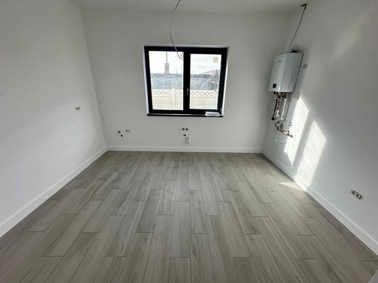 Casă individuală cu 4 camere cu Canalizare în Central