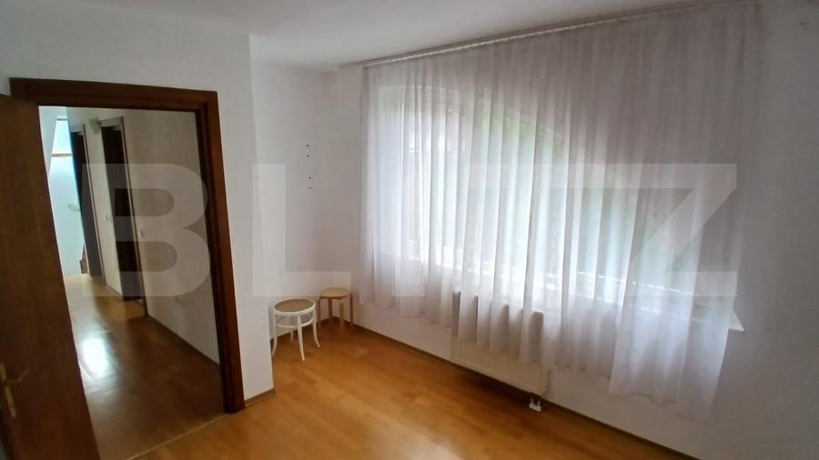 Casă individuală cu 5 camere cu Canalizare în Livezeni