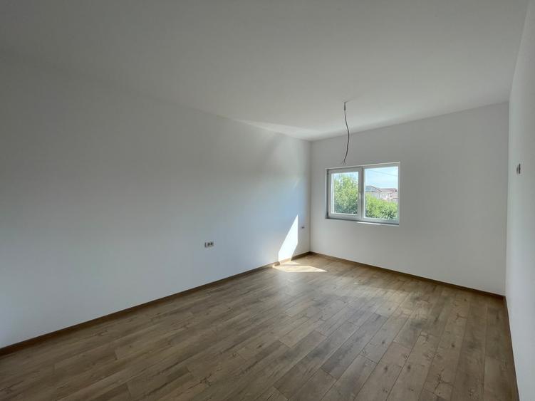 Duplex cu 5 camere cu Canalizare în Ghiroda