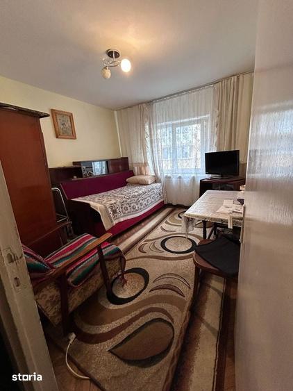 Apartament cu 3 camere semidecomandat în Central