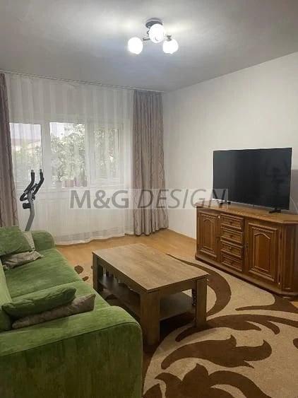Apartament cu 3 camere decomandat în Girocului