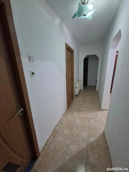 Apartament cu 4 camere decomandat în Central