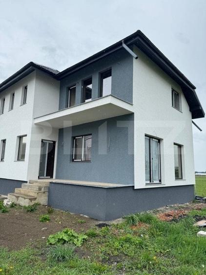 Duplex cu 4 camere cu Canalizare în Central