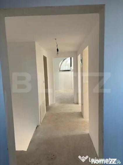 Casă cu 7 camere cu Teren 900 Mp în Central