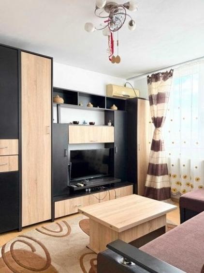 Apartament cu 3 camere semidecomandat, mobilat în Drumul Taberei