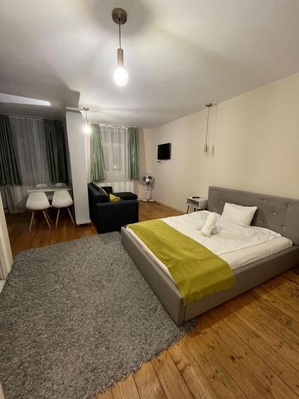 Garsonieră decomandată în Central