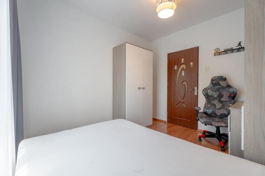 Apartament cu 3 camere decomandat, mobilat în Dacia