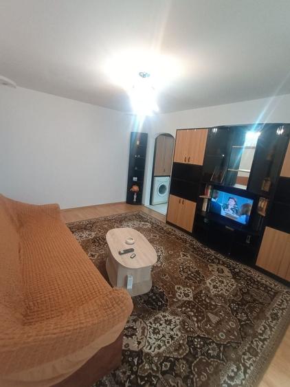 Apartament cu 2 camere semidecomandat în Boș