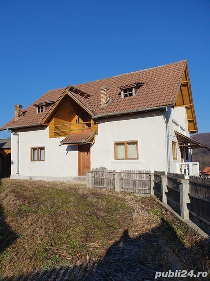 Casă cu 7 camere cu Teren 1362 Mp în Malu cu Flori