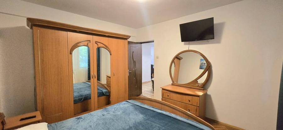 Apartament cu 4 camere decomandat, mobilat în City Park Mall