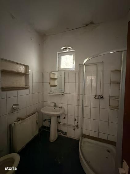 Casă cu 3 camere cu Canalizare în Central
