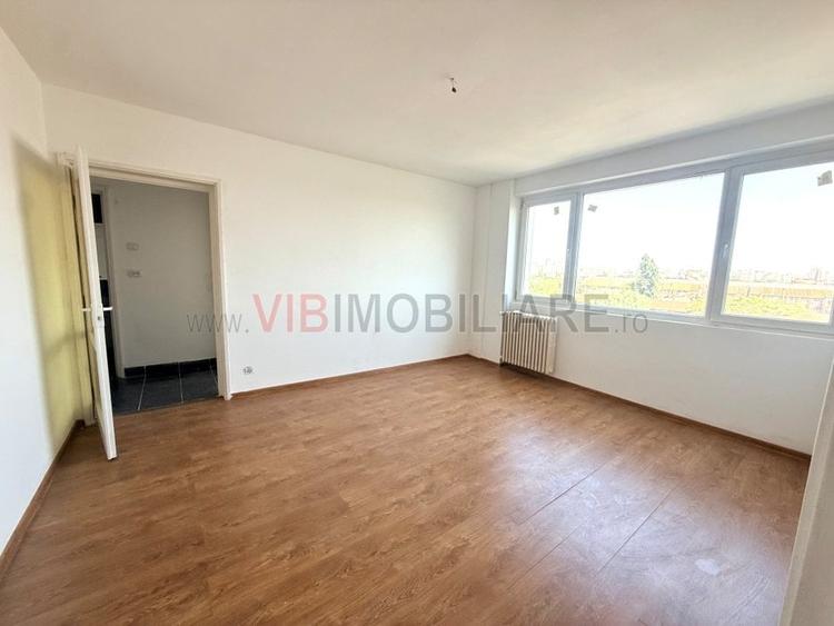 Apartament cu 3 camere semidecomandat în Lizeanu