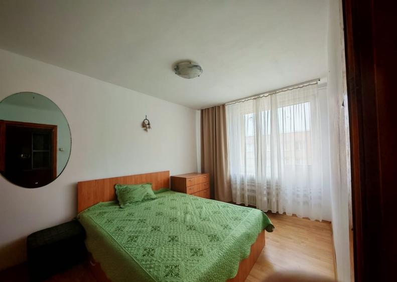 Apartament cu 3 camere semidecomandat, mobilat în Obor