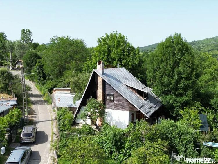 Casă cu 4 camere cu Teren 967 Mp în Sud