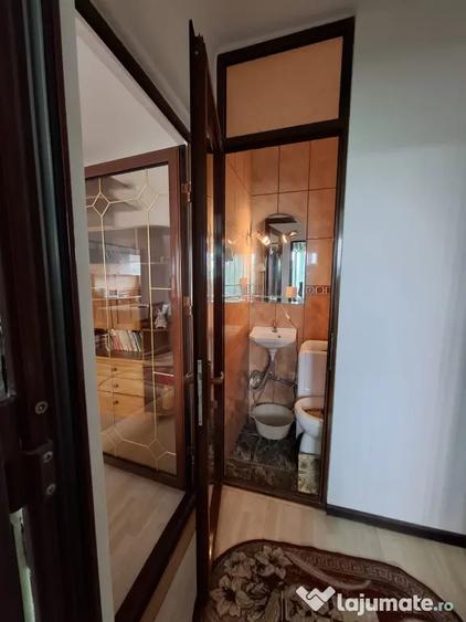 Apartament cu 3 camere semidecomandat în Ultracentral