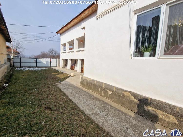 Casă individuală cu 5 camere cu Canalizare în Curtișoara