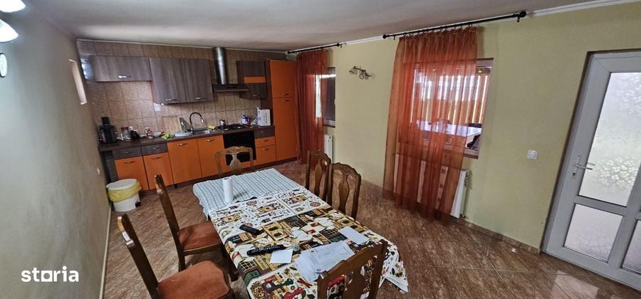 Casă cu 3 camere cu Teren 544 Mp în Central
