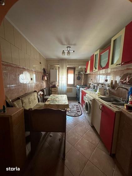 Apartament cu 3 camere decomandat, mobilat în Lacu Dulce