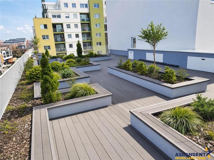 Apartament cu 2 camere decomandat, mobilat în Tractorul
