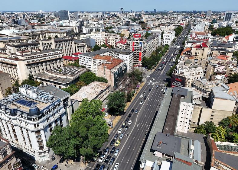 Birou, de 1,900 mp, în Universitate