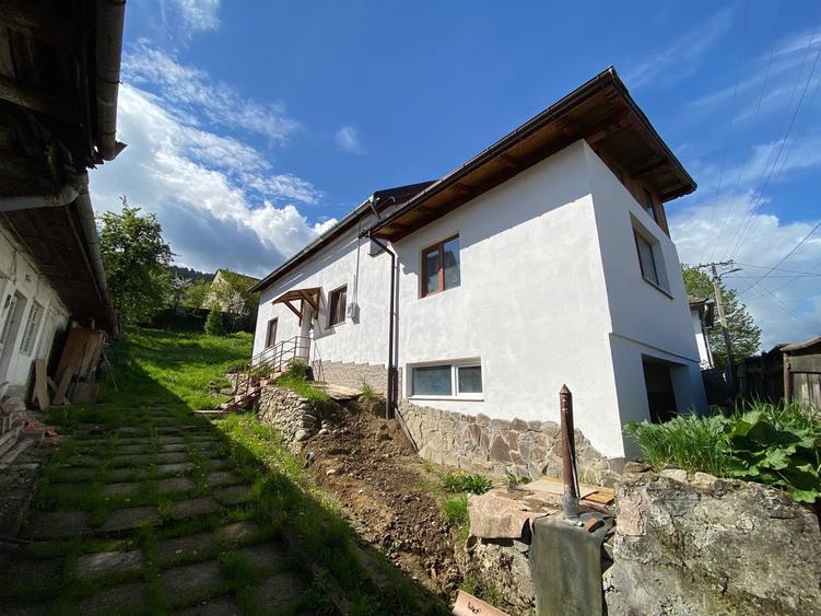 Casă individuală cu 4 camere cu Teren 569 Mp în Cernatu