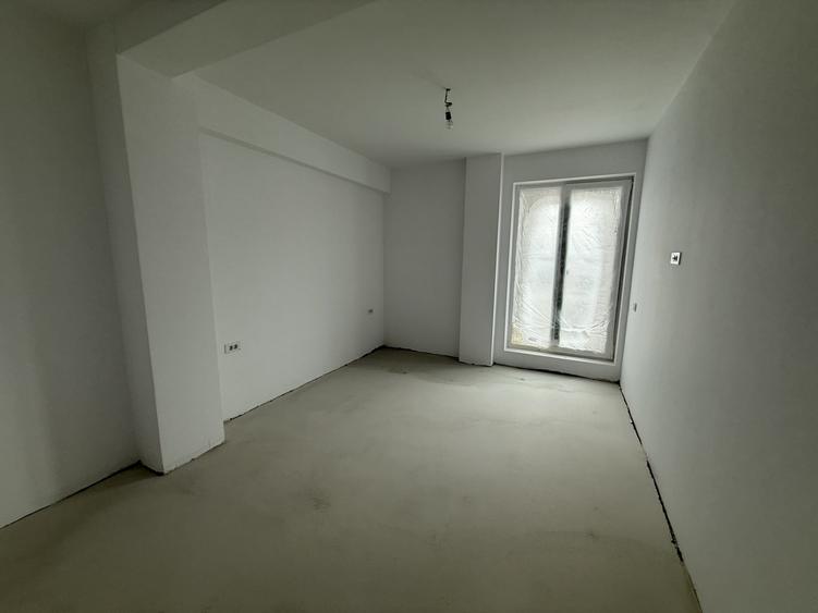 Apartament cu 3 camere decomandat în Theodor Pallady